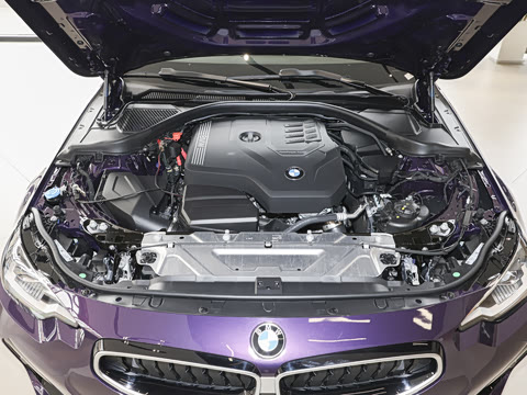 2026�� 225i M�˶���ҹ��װ