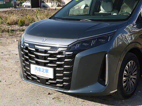 2026 DM-i 1.5T 218KM Խ