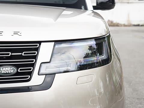 2026�� 3.0 L6 400PS SE�����