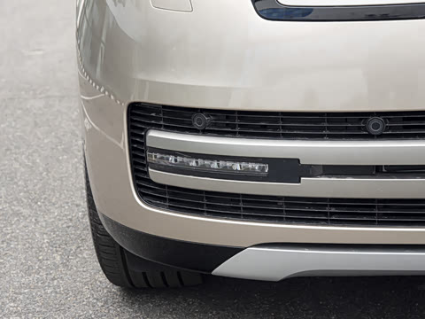 2026�� 3.0 L6 400PS SE�����