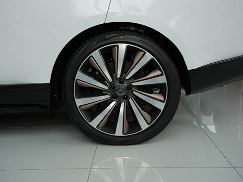 2024�� 4.4 V8 SV���ٴ����ӳ��� 4��