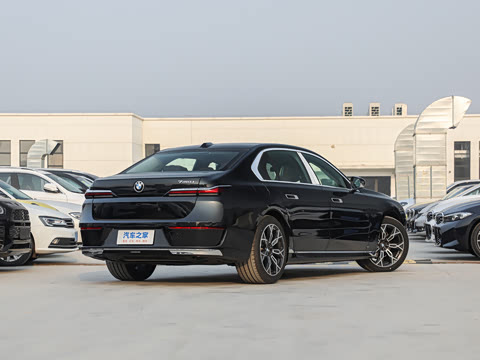 2026�� �Ŀ� 735Li ������װ