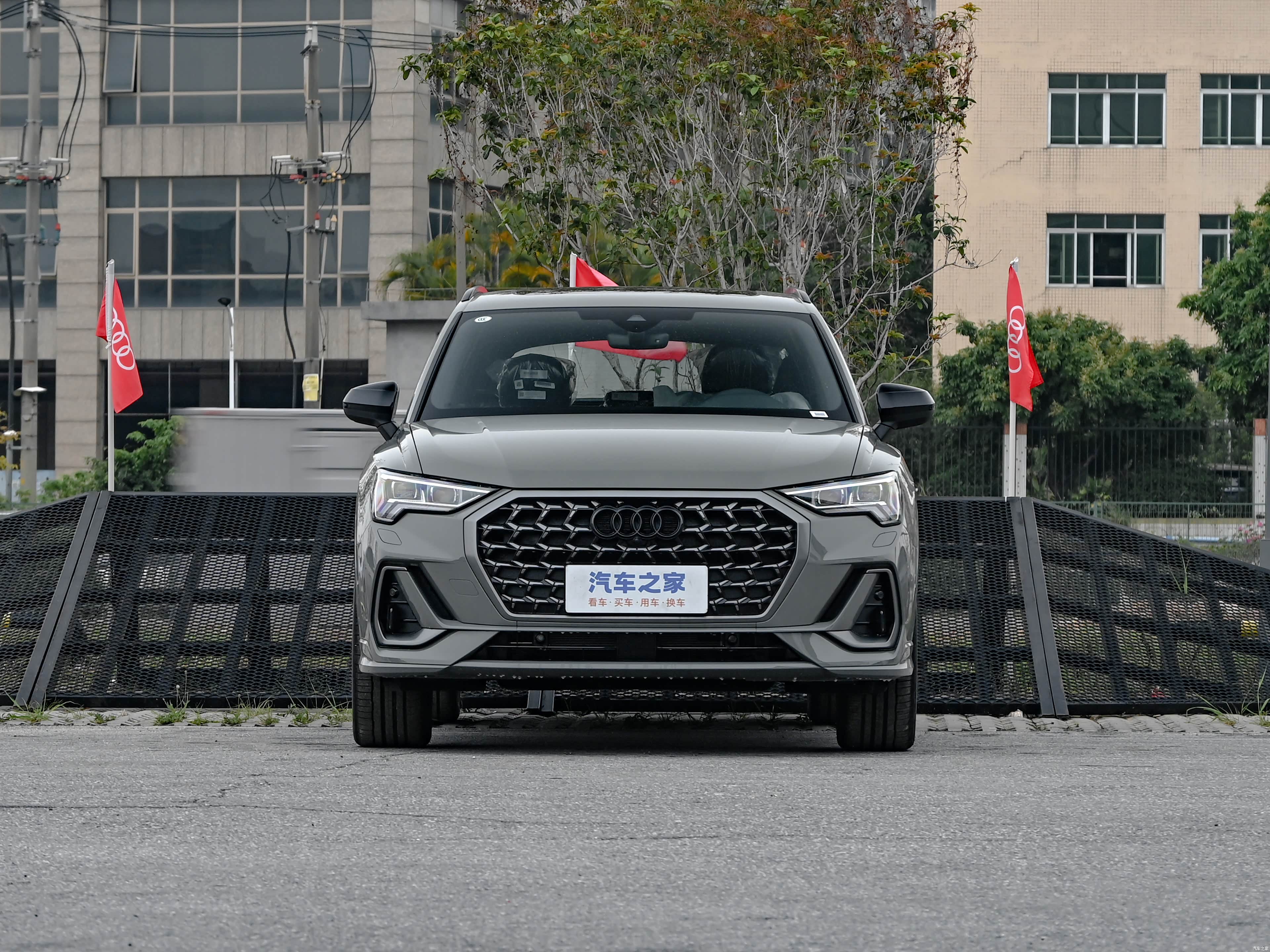 Audi Q3, миниатюра 2