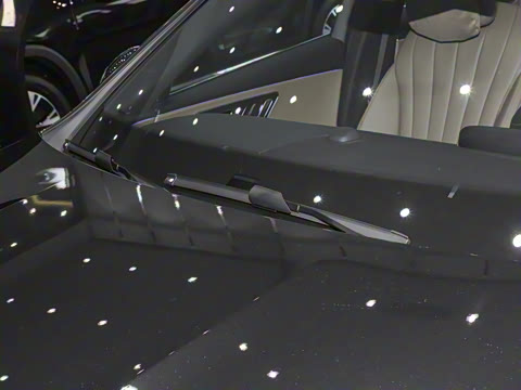 2025�� �Ŀ� E 300 L ������