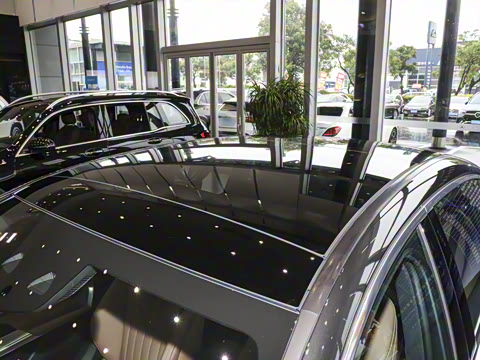 2025�� �Ŀ� E 300 L ������