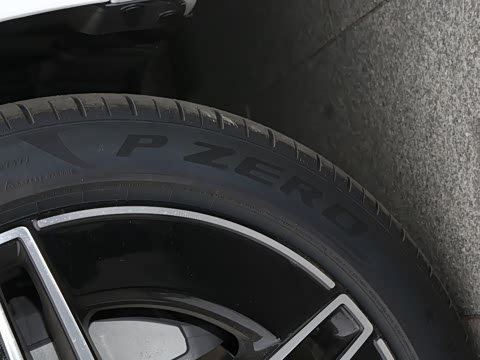 2026�� E 300 L �����˶���