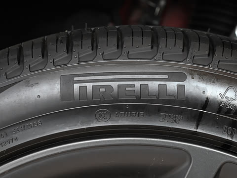 2025�� 400PS Dynamic SE