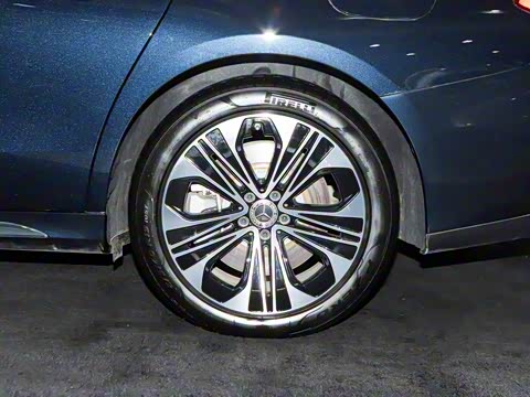 2024�� E 350 e L ���ʽ��϶����˶��γ�