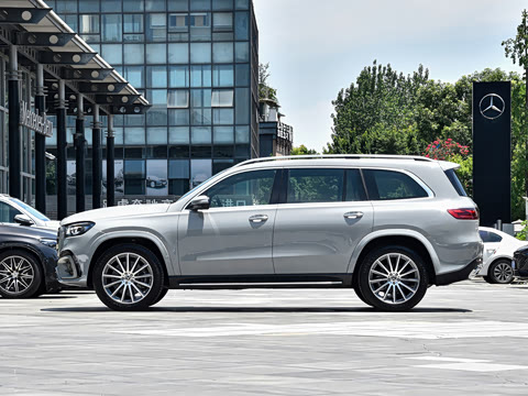 2025�� GLS 450 4MATIC ������