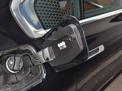 2026�� 740Li ������ M�˶���װ