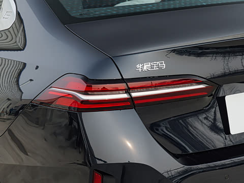 2026�� �Ŀ� 525Li M�˶���װ