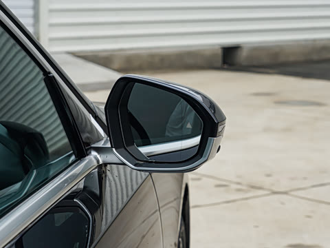 2026�� �Ŀ� 525Li M�˶���װ