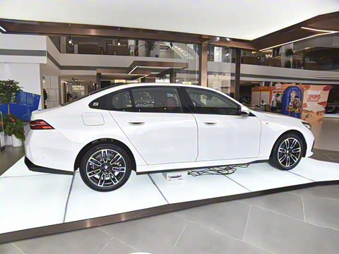 2026�� 525Li M�˶���װ