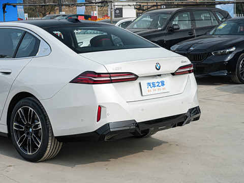 2026�� �Ŀ� 525Li M�˶���װ