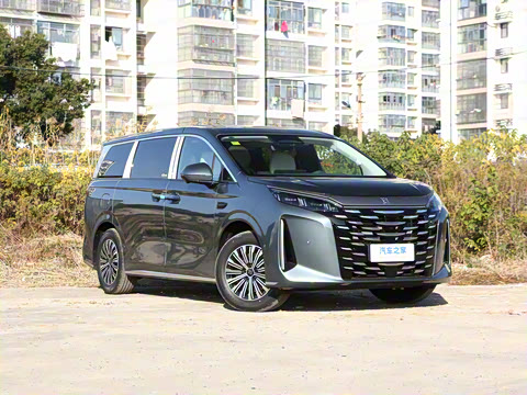 2026 DM-i 1.5T 218KM Խ