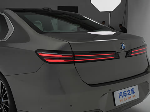 2027�� 740L �����