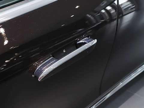 2026�� �Ŀ� E 300 L ������