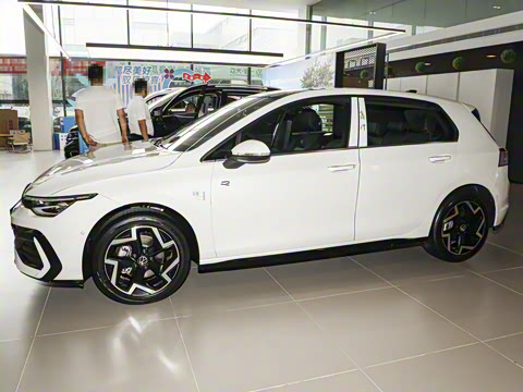 2025�� �Ŀ�� 300TSI R-Line