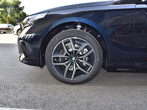 2026�� �Ŀ� eDrive 40L M�˶���װ