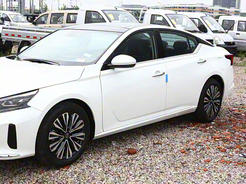 2025�� 2.0L XL-TLS ������