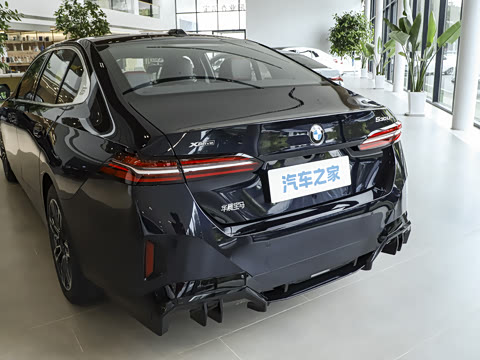 2026�� �Ŀ� 530Li xDrive M�˶���װ
