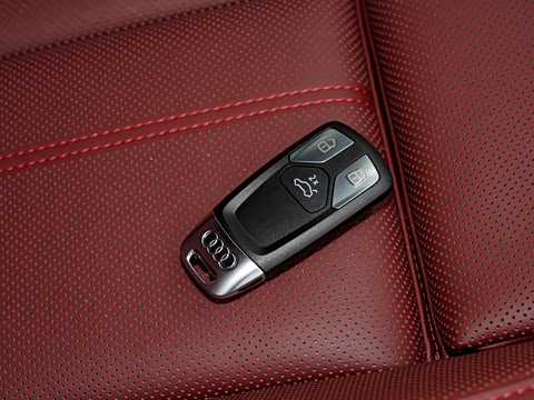2026�� 200���������� 40 TFSI ���������� B&O ��ҹ��