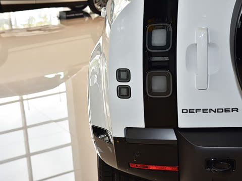 2026�� 110 3.0T P400 X-Dynamic HSE