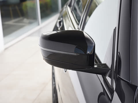 2026�� 330Li ������ M�˶���ҹ��װ