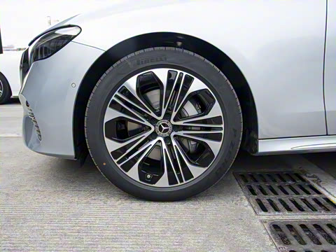 2026�� E 300 L ������