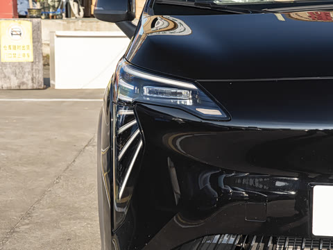 2025�� Plus 610 ������