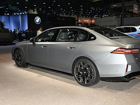 2026�� �Ŀ� xDrive 50L M�˶���װ