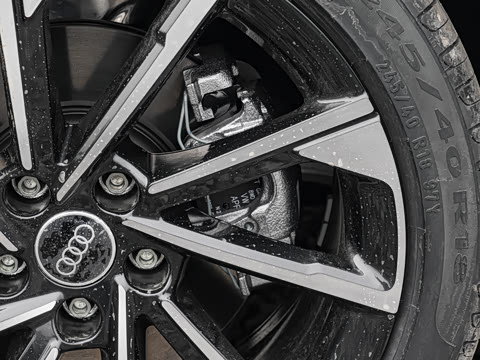 2026�� 200���������� 40 TFSI ����������