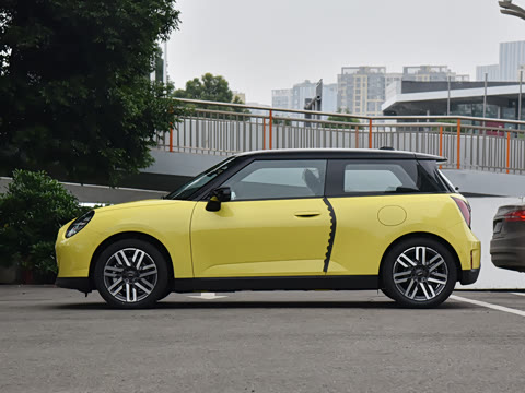 2025�� �Ŀ� 466km COOPER E ������