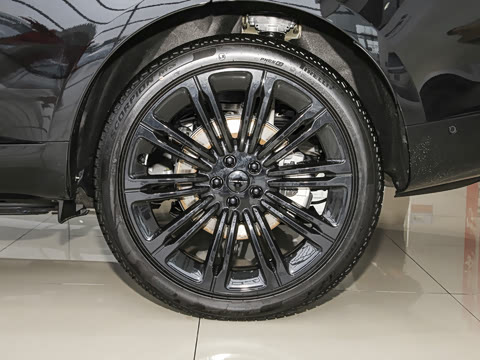 2026�� 3.0 L6 400PS SE�����