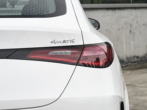 2026�� �Ŀ� GLC 300 4MATIC ����SUV