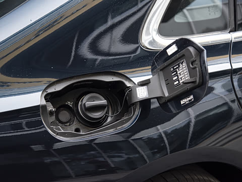 2026�� E 300 L ������