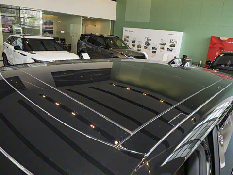 2025�� 3.0 L6 360PS ʢ����