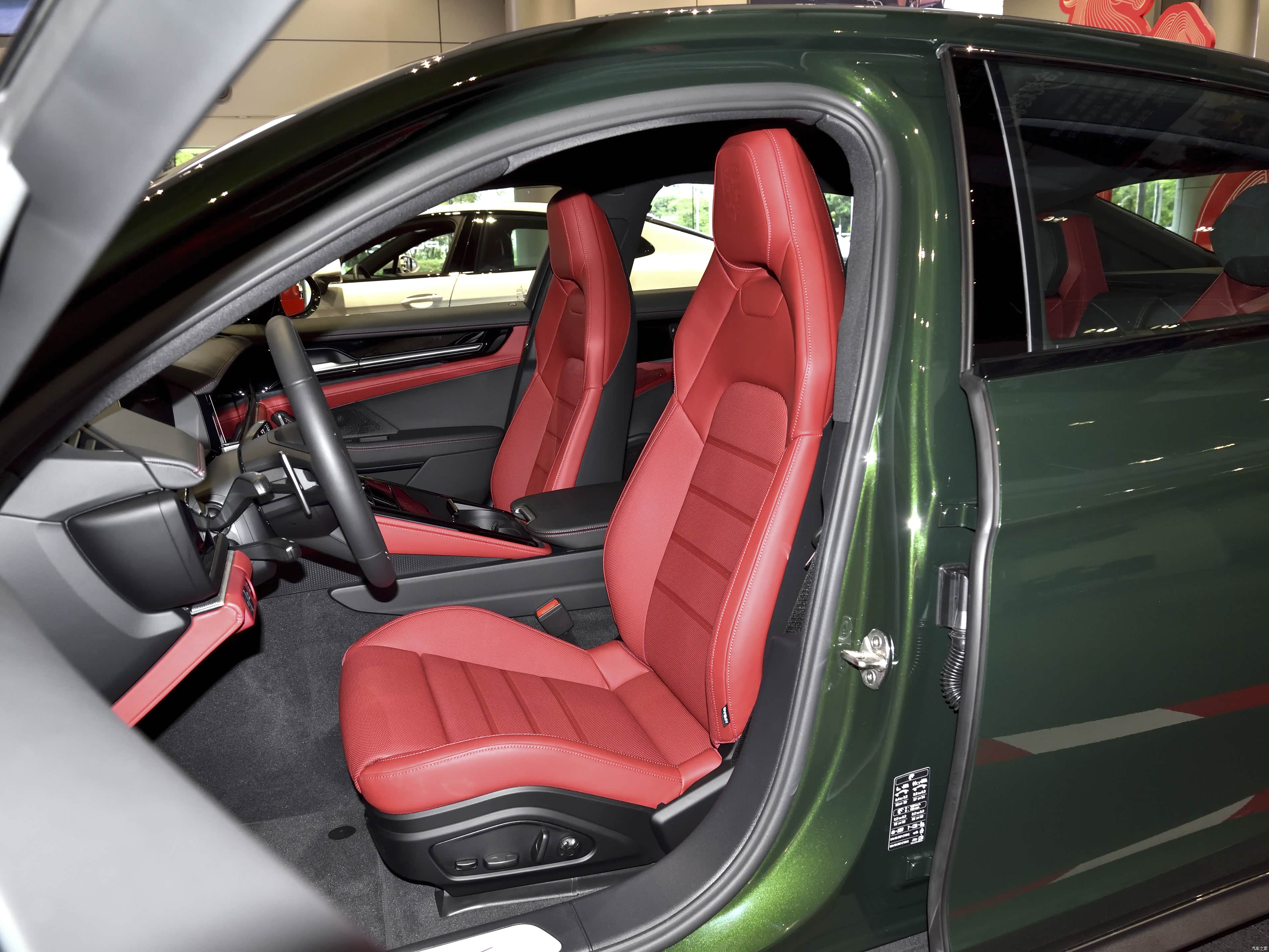 Porsche Panamera, миниатюра 17