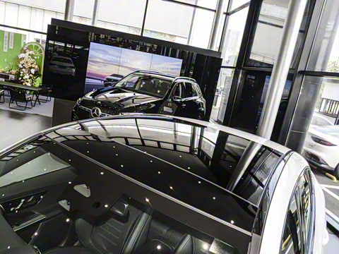 2025�� �Ŀ� GLC 260 4MATIC ����SUV