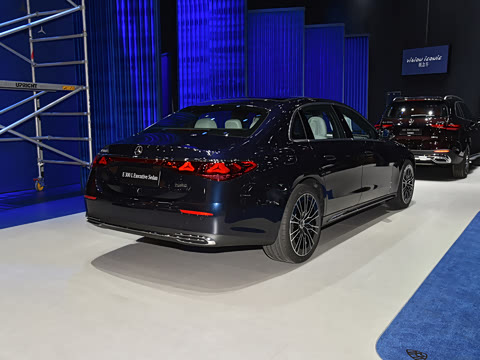 2026�� E 300 L ������