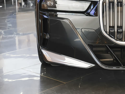 2026�� �Ŀ� 735Li M�˶���װ