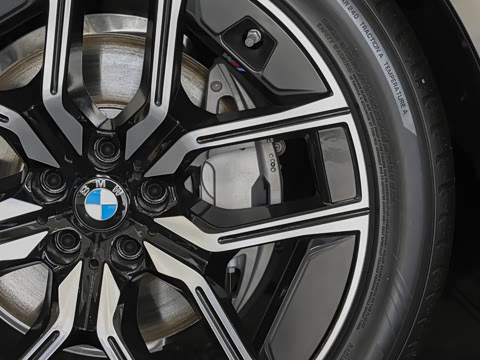 2026�� �Ŀ� 735Li M�˶���װ