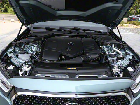 2025�� �Ŀ� E 260 L �˶���