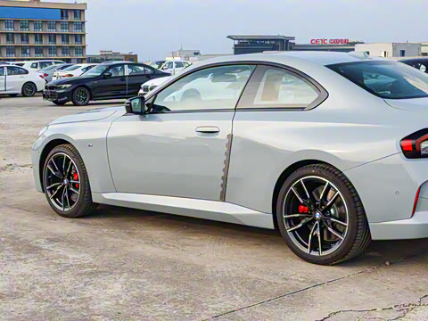 2025�� M240i xDrive