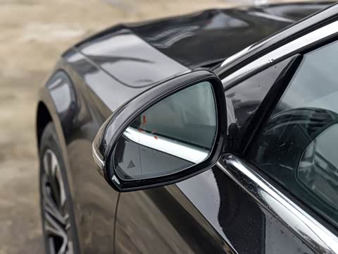 2026�� E 300 L ������