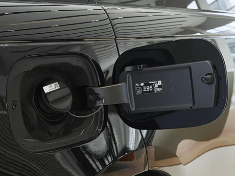 2026�� 3.0 L6 400PS SE�����