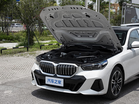 2026�� 525i M�˶���װ