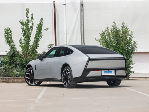 2025�� 820 Max