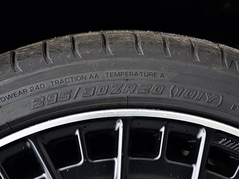 2026�� �Ŀ� AMG CLE 53 4MATIC+ ���ܳ�