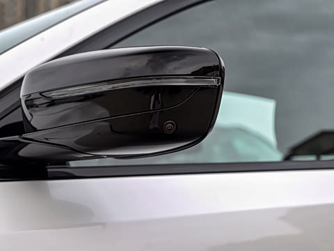 2026�� 330Li ������ M�˶���ҹ��װ